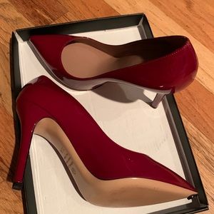 Red lacquer pointed toe. Size 6.5, heels 4”